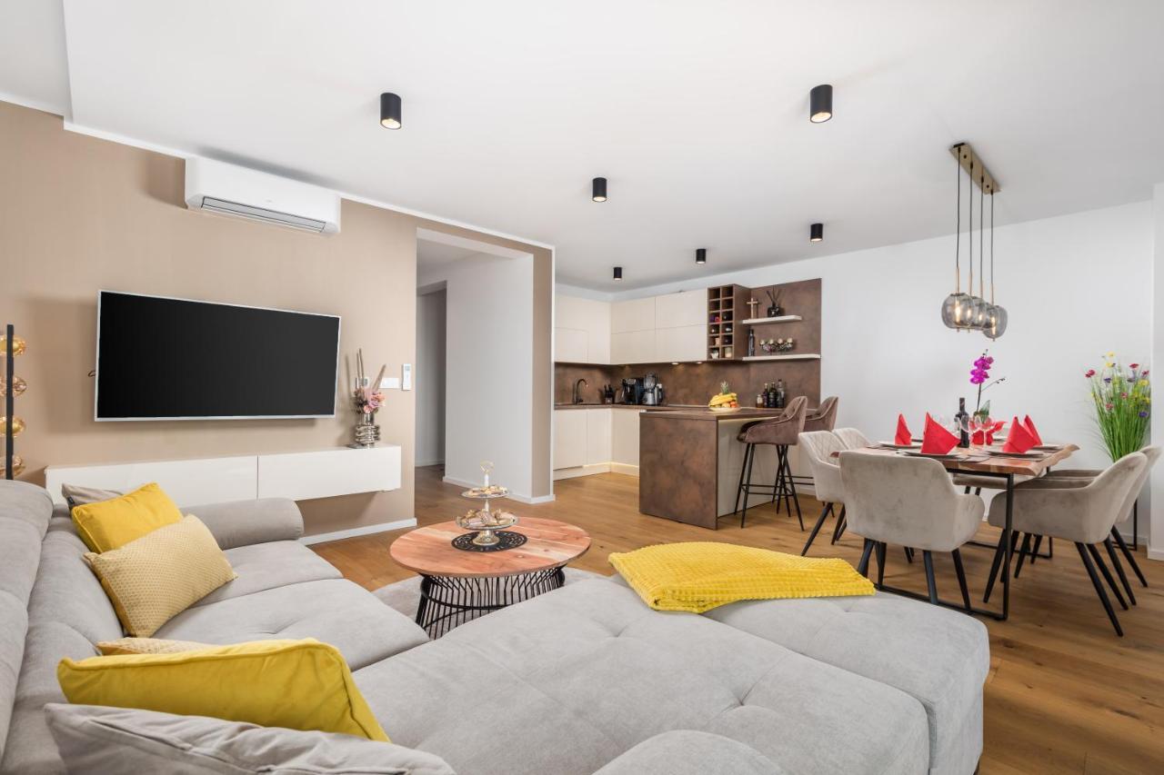 Apartment Top View With Balcony And Private Parking Rijeka Exterior photo