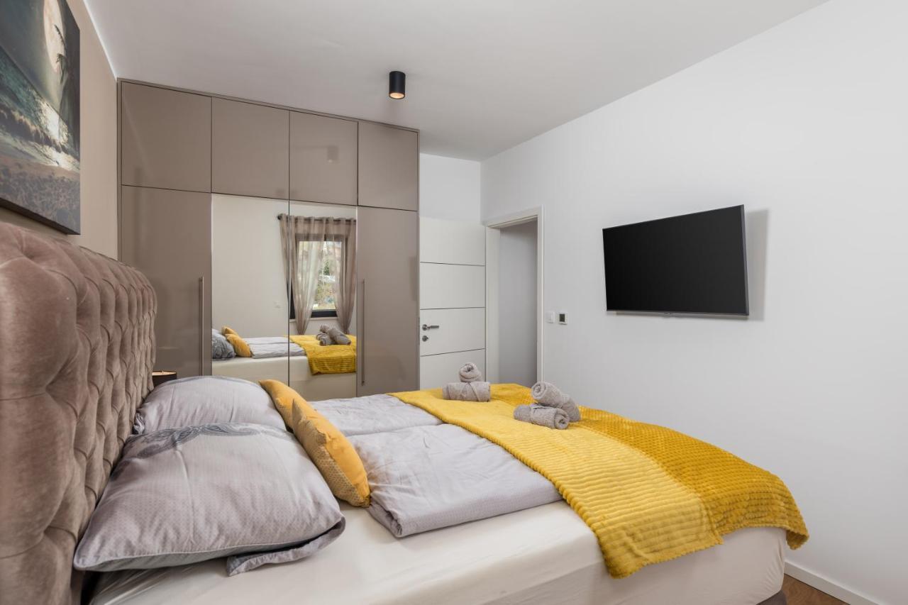 Apartment Top View With Balcony And Private Parking Rijeka Exterior photo
